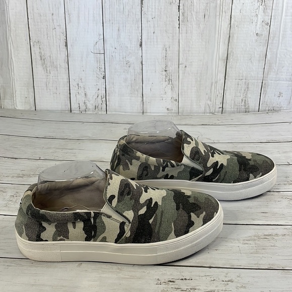 Steve Madden Camo Gills-C Slip-on Sneaker - Picture 10 of 12